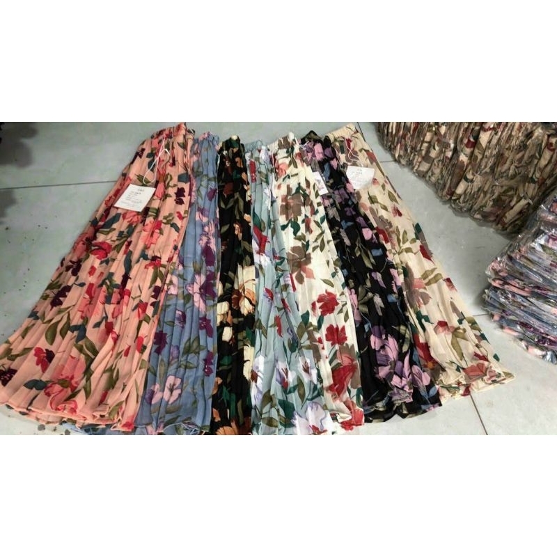 Chân váy hoa , xếp ly , chất voan mềm mại