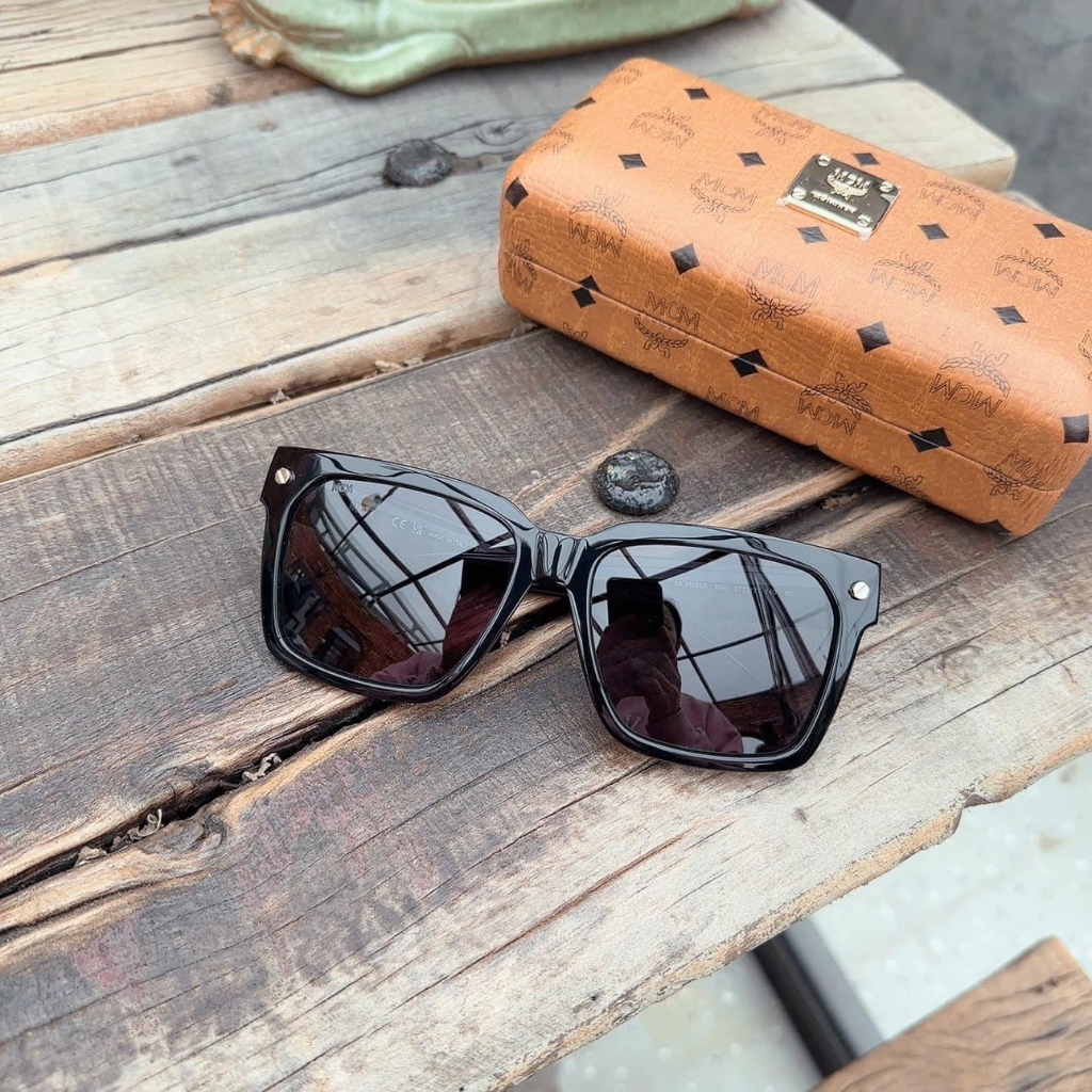 Kính mát MCM mắt đen, vuông, viền nhựa đen MCM635S 004