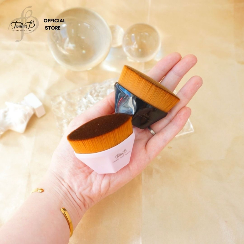 Cọ nền Feather B Petal 55 Foundation Brush