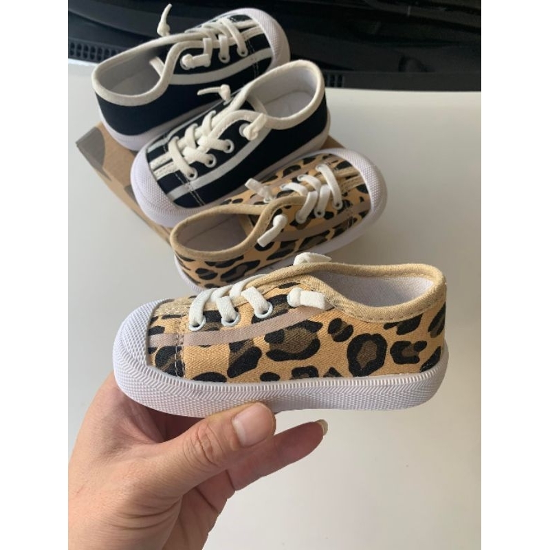 Giày Thể Thao Vải canvas Đế Mềm Thoáng Khí Thời Trang Cho Bé