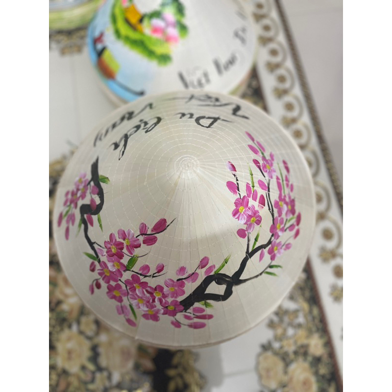 Nón lá vẽ hoạ tiết