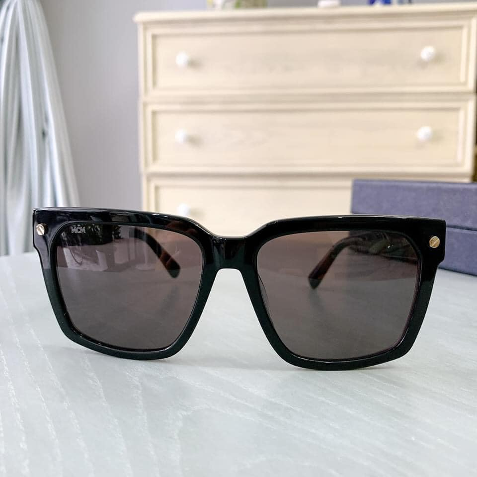 Kính mát MCM mắt đen, vuông, viền nhựa đen MCM635S 004