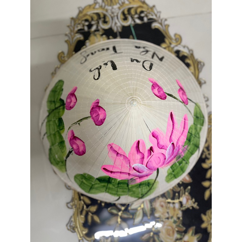 Nón lá vẽ hoạ tiết