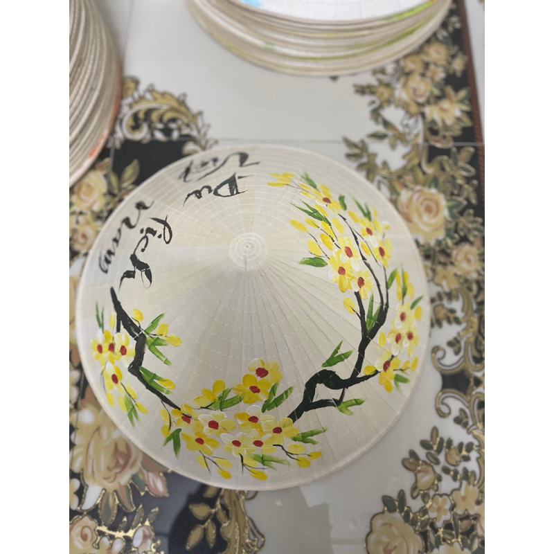 Nón lá vẽ hoạ tiết