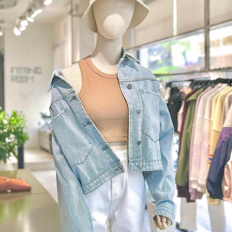 Áo Khoác Denim Lửng Croptop Dáng Rộng Hai Túi Trước phong cách trẻ trung, năng động