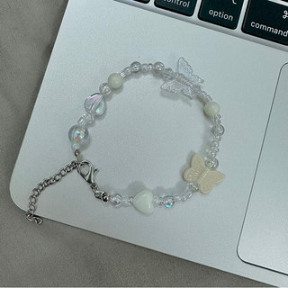 Vòng tay charm trắng