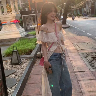 Đầm xẻ cá tính.