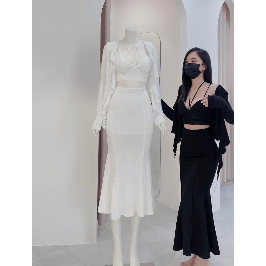 SET 3 MÓN BRA ĐEN CHÉO CỔ: ÁO BRA DÂY CỘT CỔ + CHÂN VÁY MIDI ĐUÔI CÁ + ÁO KHOÁC ĐEN BÈO TUA RUA SHEEP