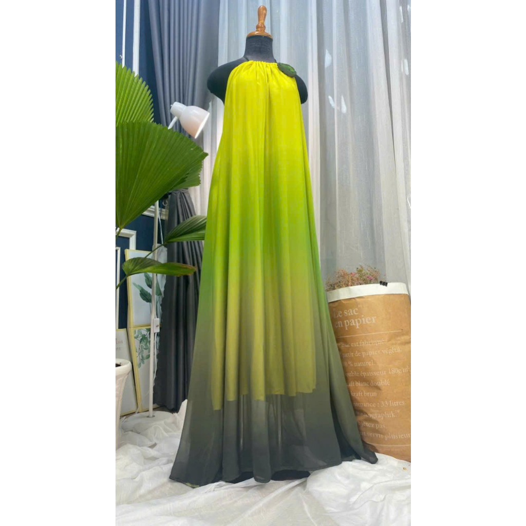 Đầm maxi loang màu hở lưng