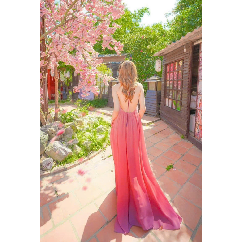 Đầm maxi loang màu hở lưng