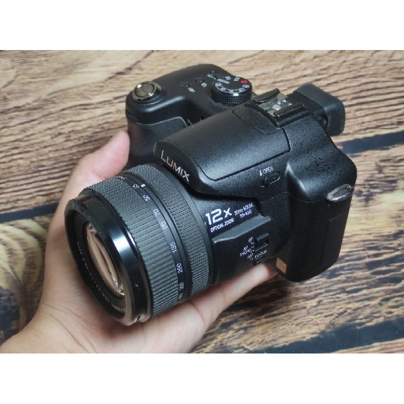 Máy ảnh siêu zoom kỹ thuật số DMC-FZ50