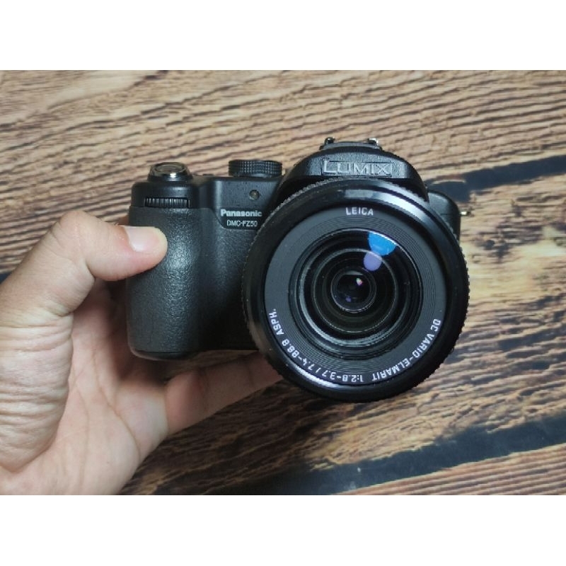 Máy ảnh siêu zoom kỹ thuật số DMC-FZ50