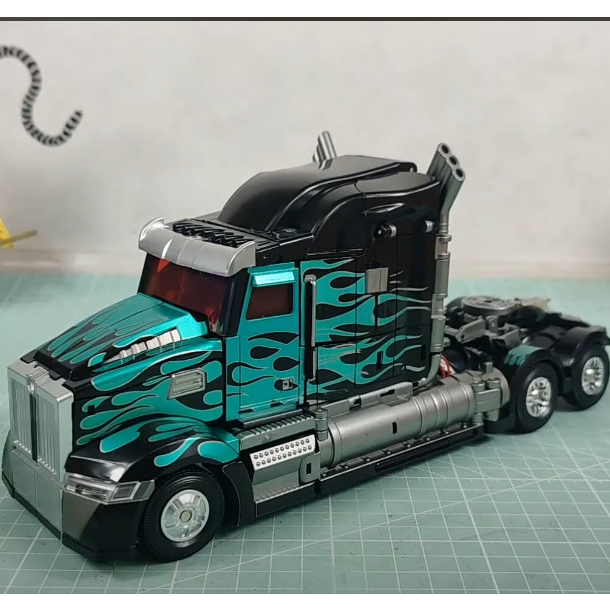 Mô hình Nemesis Prime TLK - BS-03S robot biến hình 32cm