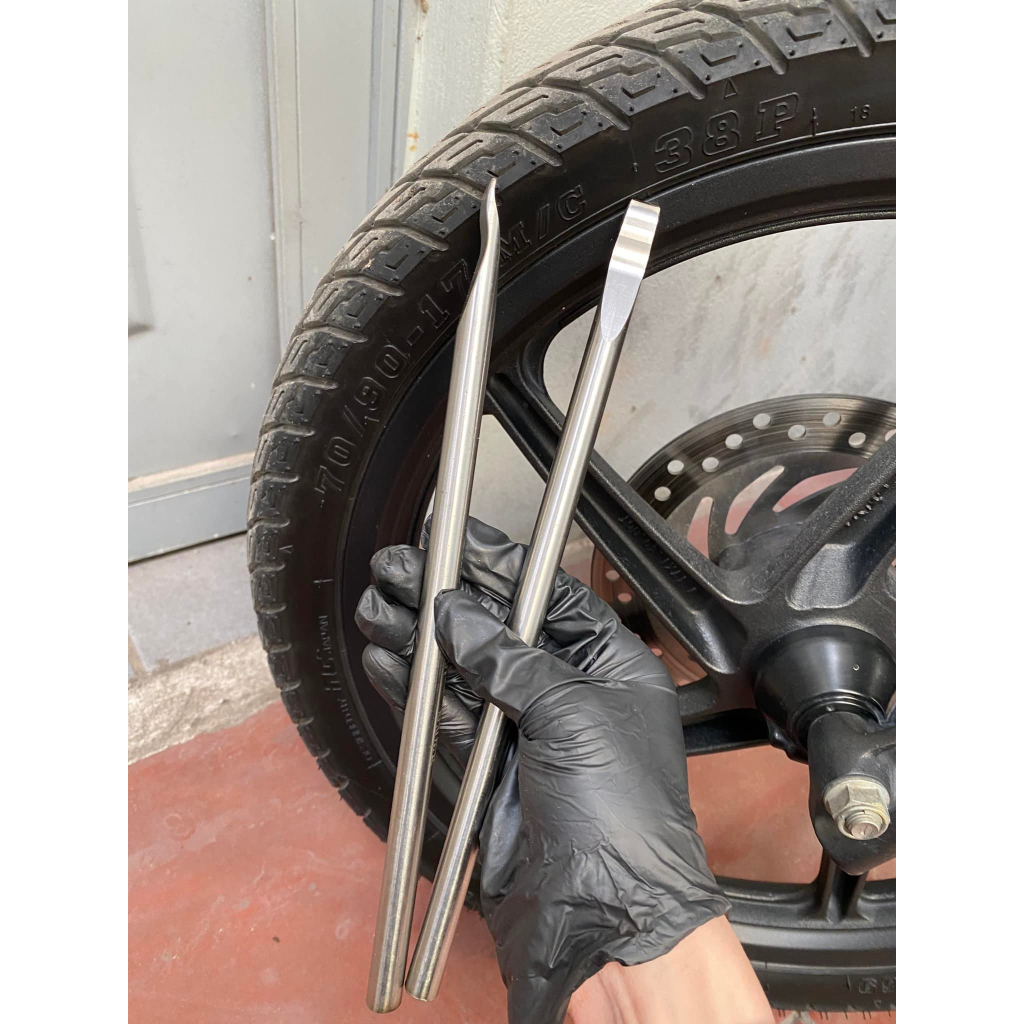 Móc lốp xe máy inox