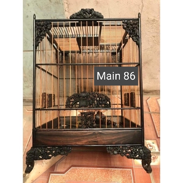 Lồng chim khuyên gỗ Mun vuông 24cm trụ triện T hoa văn đục CNC tinh xảo tỉ mỉ. Đầy đủ phụ kiện