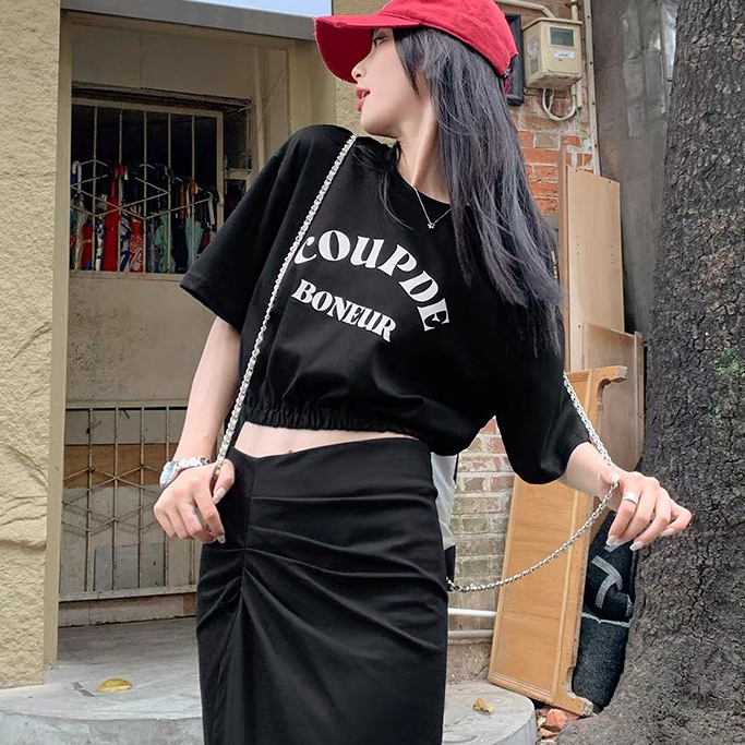 Set áo croptop kèm chân váy dài xoắn eo cách điệu dành cho nữ