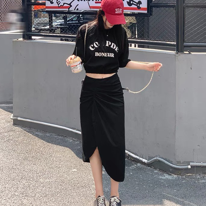 Set áo croptop kèm chân váy dài xoắn eo cách điệu dành cho nữ