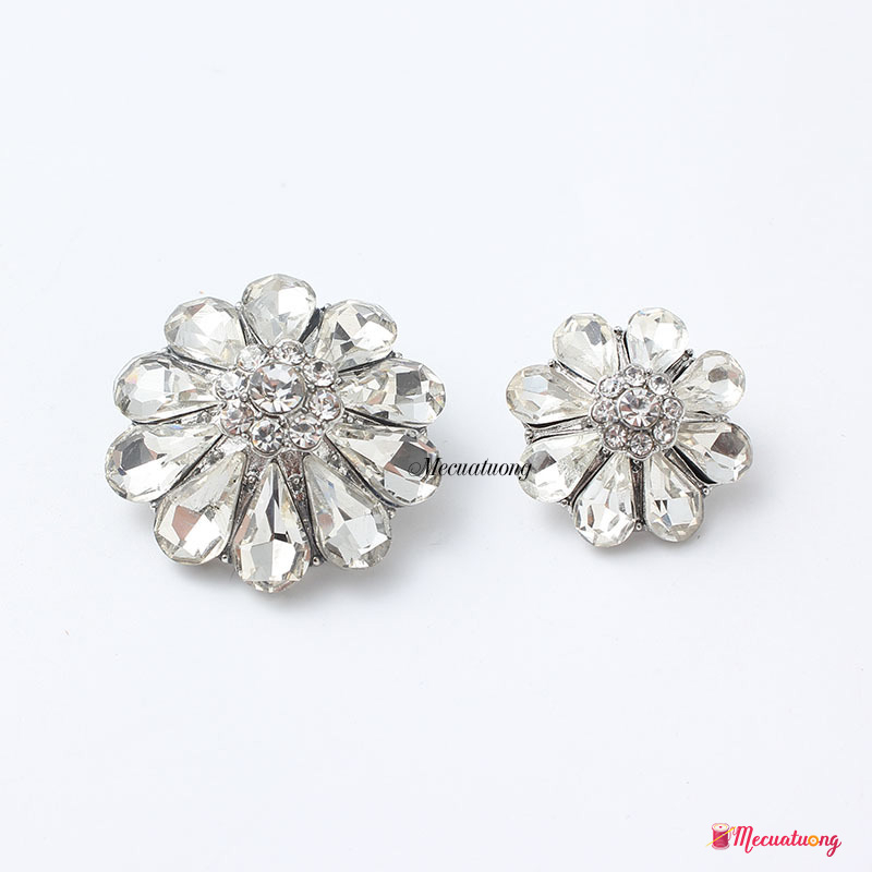 Khuy nút cúc kim loại đính đá kim cương giọt nước hình hoa rất xinh, sang và đẹp