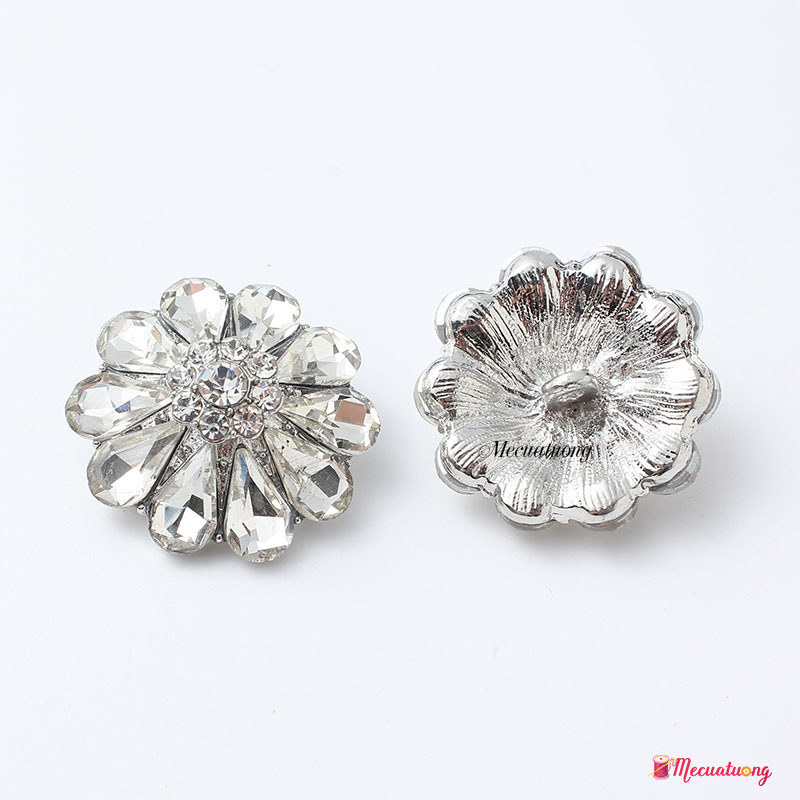 Khuy nút cúc kim loại đính đá kim cương giọt nước hình hoa rất xinh, sang và đẹp
