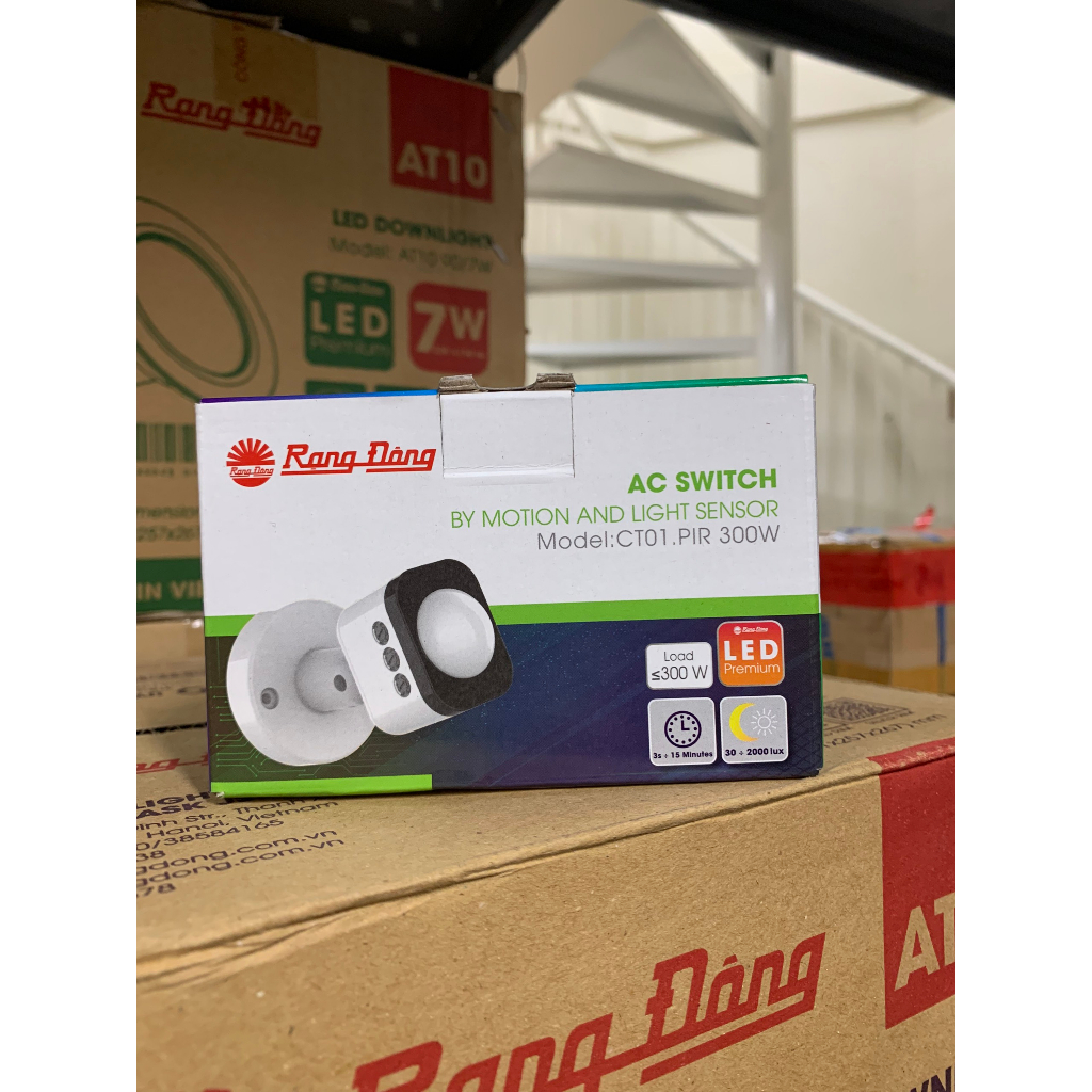Công tắc cảm biến ánh sáng Rạng Đông CT01.PIR 300W, cảm ứng chuyển động