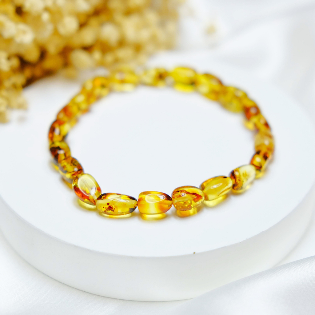Vòng tay hổ phách hoa thiên nhiên size 8mm UPCARA