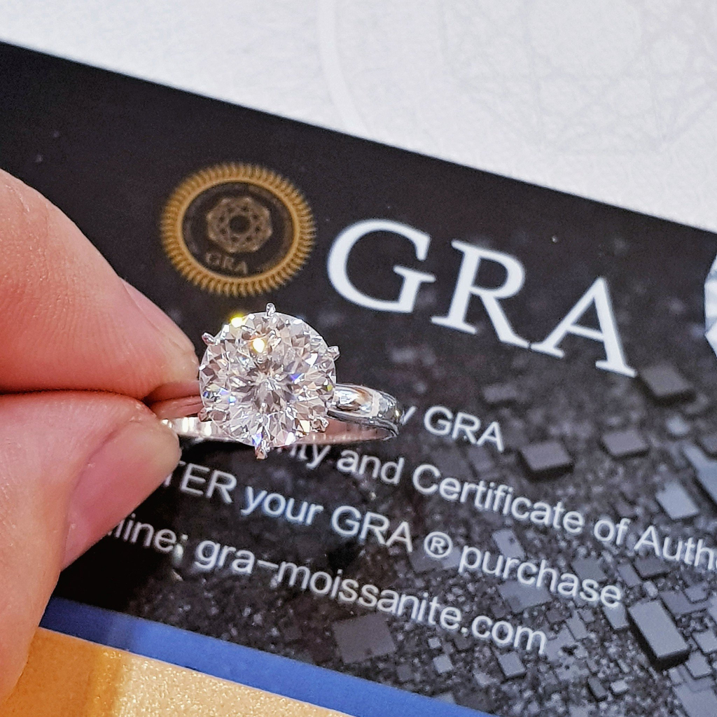 Bông tai Moissanite 6.3 mm đầy đủ giấy thẻ kiểm định GRA kim cương nhân tạo