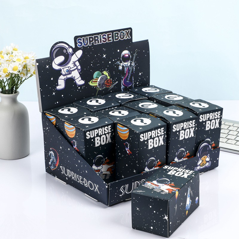 Box Nhân Phẩm Móc Khoá Sneaker Mini Và Nhân Vật Hoạt Hình Suprise Box