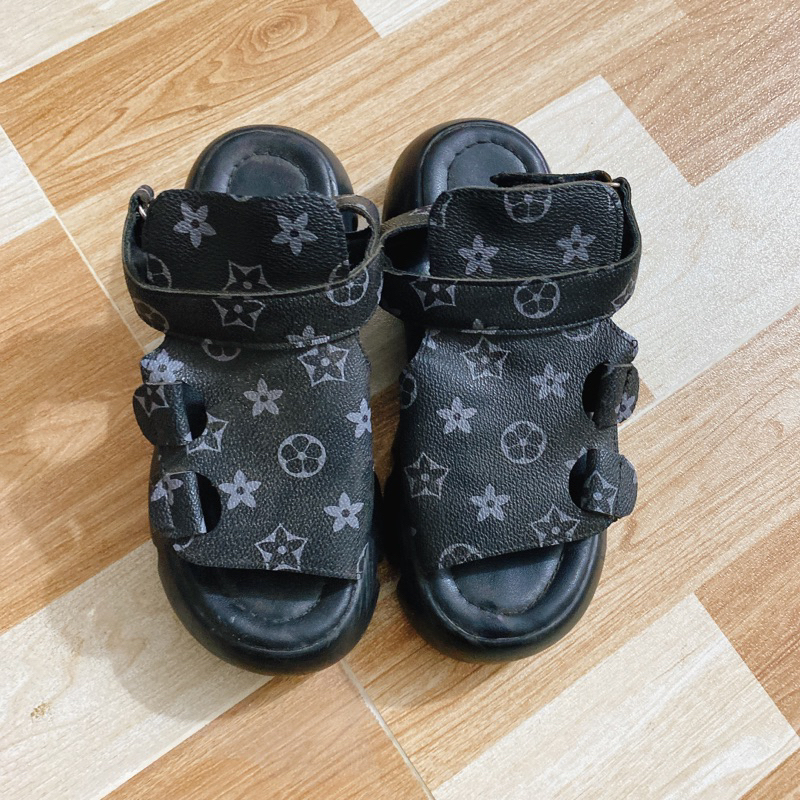 Thanh lí giày dép sục size 36 hiệu