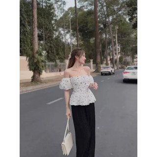 Áo croptop cúp ngực trễ vai hoa nhí