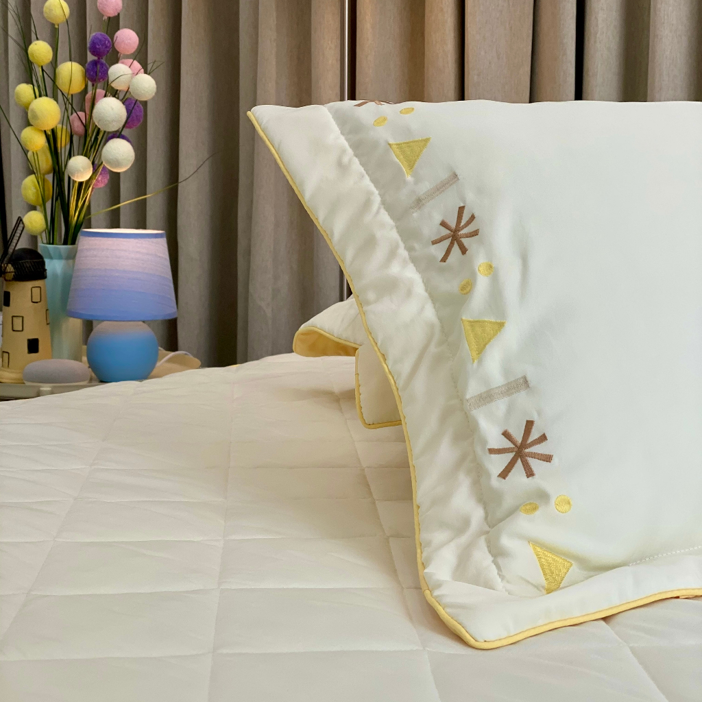 Bộ ga giường chần bông K-bedding By Everon Màu Vàng KMTS102 họa tiết thêu