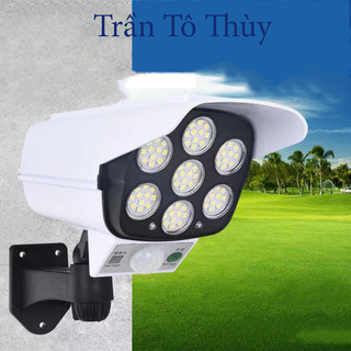 Đèn năng lượng mặt trời giả camera ngoài trời tự động BẬT TẮT chống trộm, chống nước IP67. Có điều khiển-trantothuy