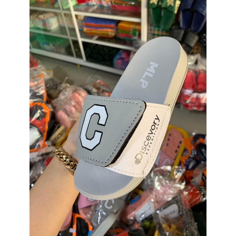 Dép quai ngang chữ C