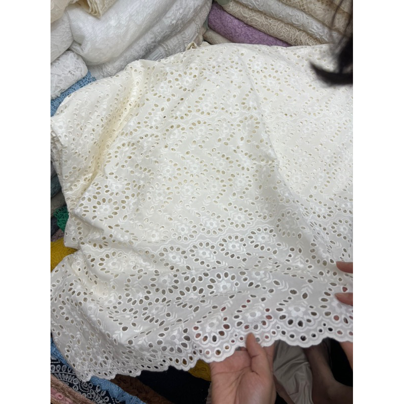 Thô thêu kem vải đanh khổ 1m3