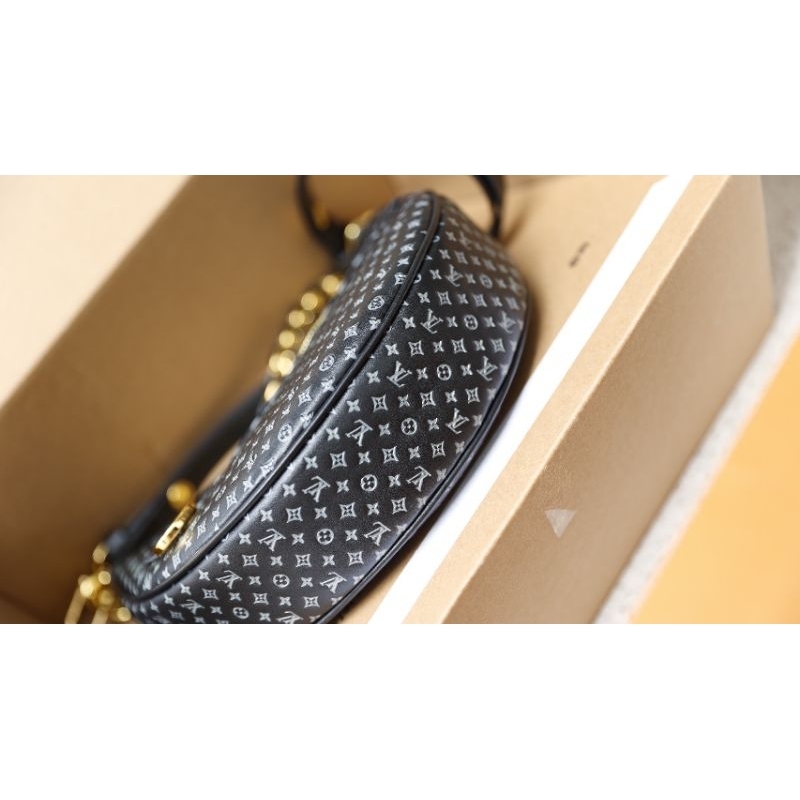 Túi xách nữ LV LOOP monogram sz22cm da thật kèm 2 quai cực xịn fullbox nam châm(ngoài đẹp hơn ảnh)