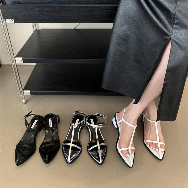 Sandal nữ mũi nhọn quai chữ T gót cao 3cm có khoá cài