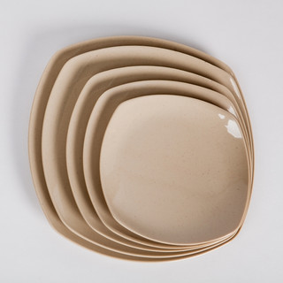 Dĩa vuông cong nhựa Melamine màu nâu vs đen bóng