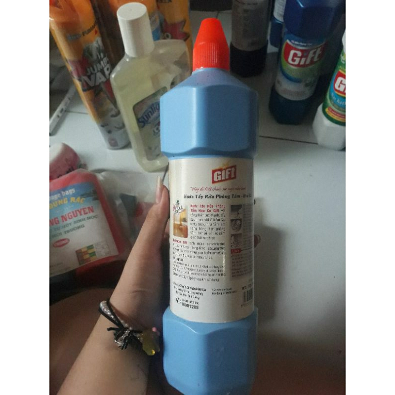 Thanh lý giá rẻ Nước tẩy nhà tắm Gift 1 lít
