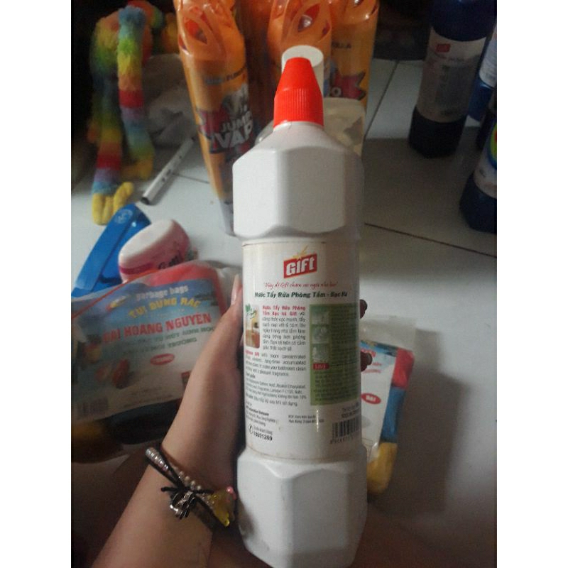 Thanh lý giá rẻ Nước tẩy nhà tắm Gift 1 lít