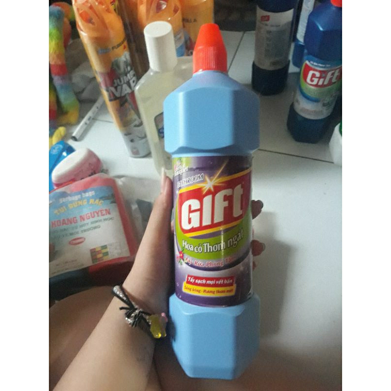 Thanh lý giá rẻ Nước tẩy nhà tắm Gift 1 lít