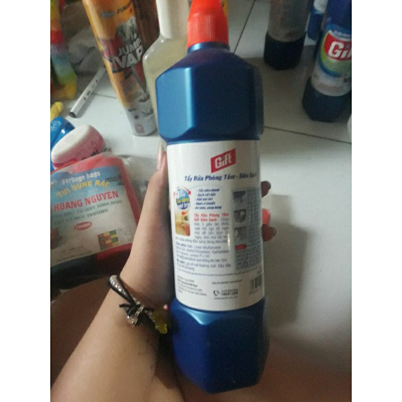 Thanh lý giá rẻ Nước tẩy nhà tắm Gift 1 lít