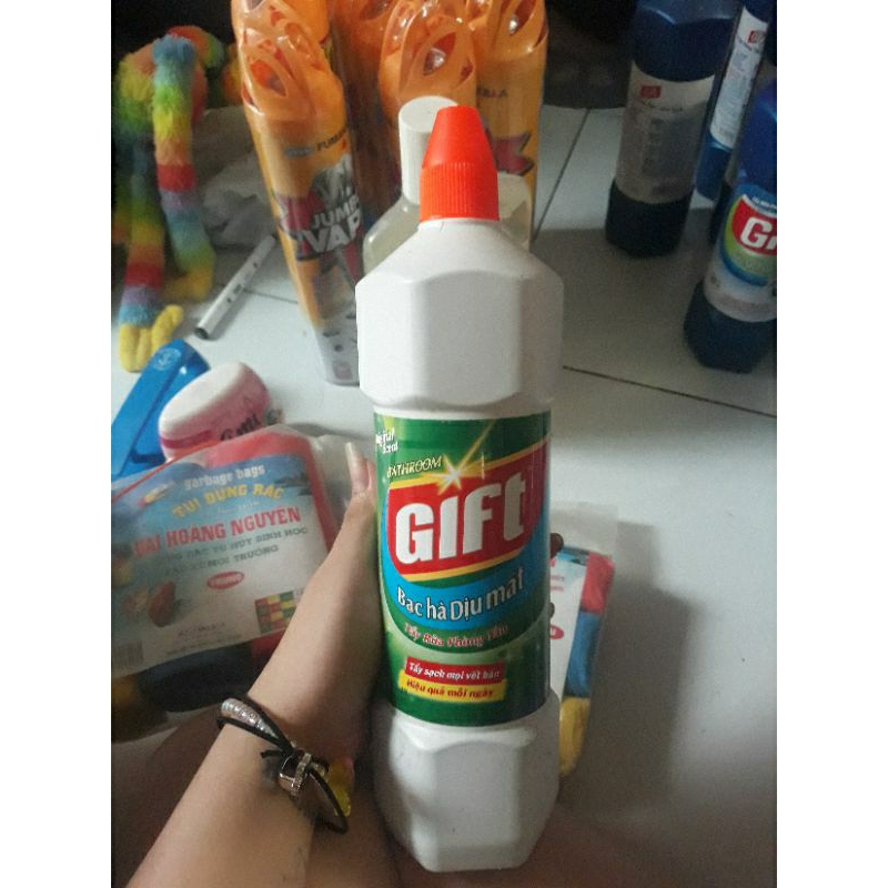 Thanh lý giá rẻ Nước tẩy nhà tắm Gift 1 lít