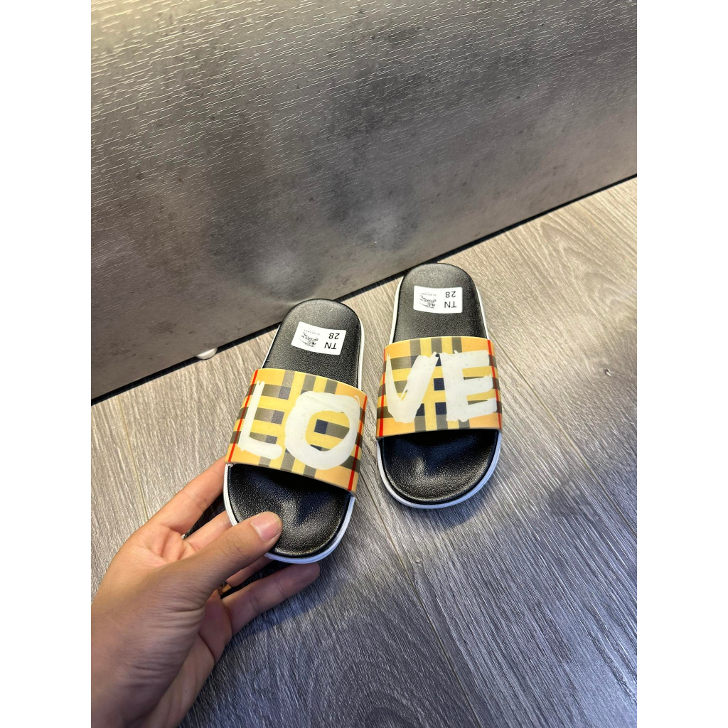 Dép lê Louboutin full đinh cho bé, dép full đinh siêu nhẹ có đế chống trơn trượt