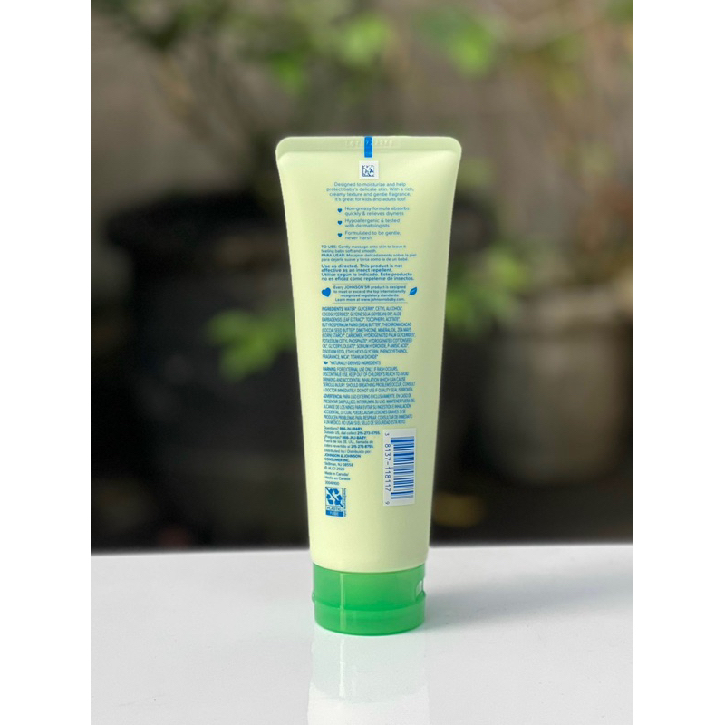 Kem dưỡng ẩm Johnson’s baby creamy oil with Aloe vera & vitamin E 236ml