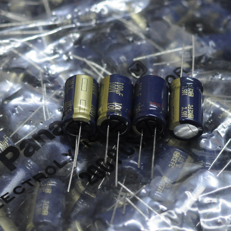 C02 Tụ điện màu xanh đen 100uF 100V 105 độ