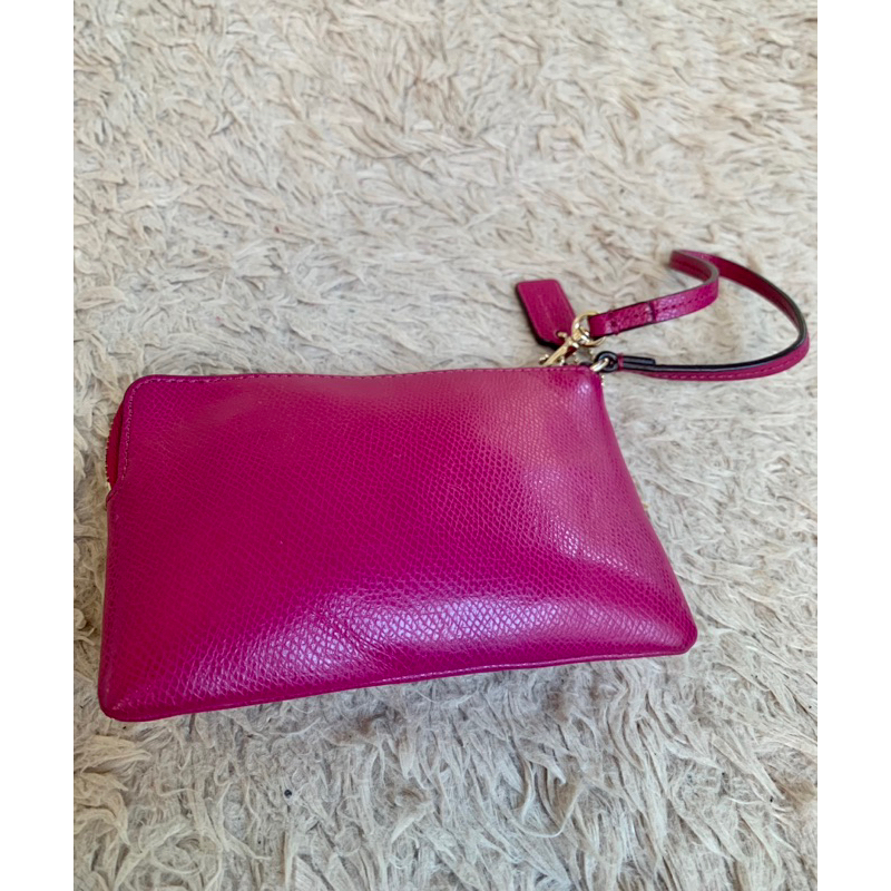 Túi ví chuẩn si.Túi ví qua sử dụng. Khách vui lòng xem hình nếu muốn biết thêm thông tin sản phẩm mời khách vô chat nhé.