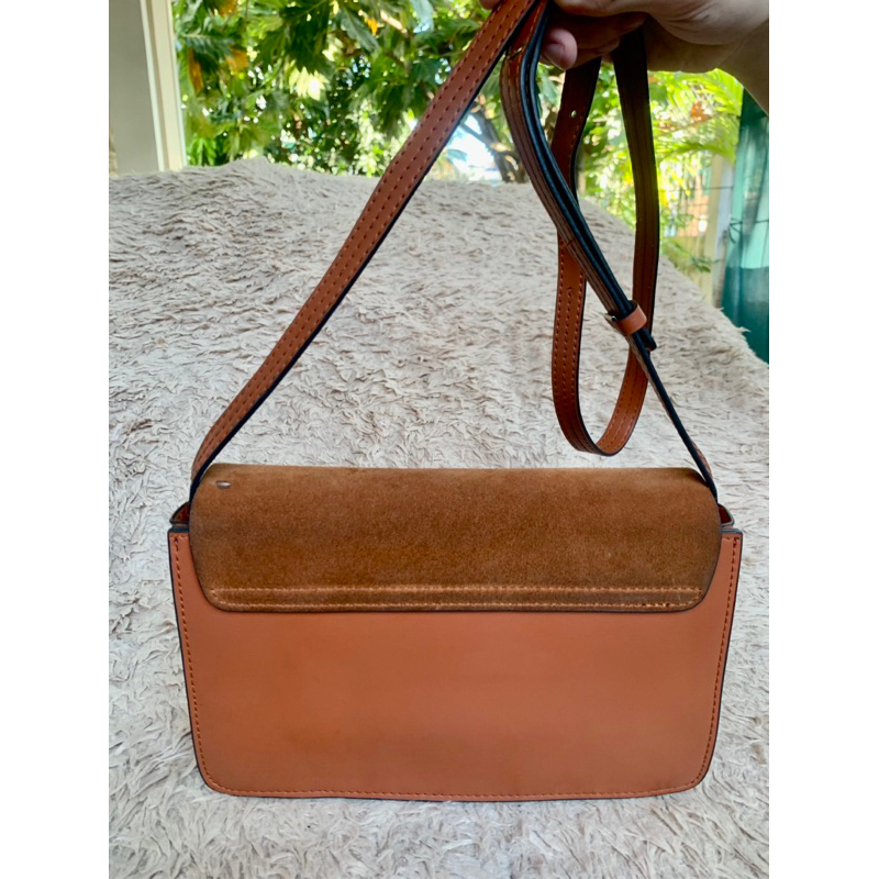 Túi chuẩn si. Túi qua sử dụng. Khách vui lòng xem hình nếu muốn biết thêm thông tin sản phẩm mời khách vô chat . Thanks.