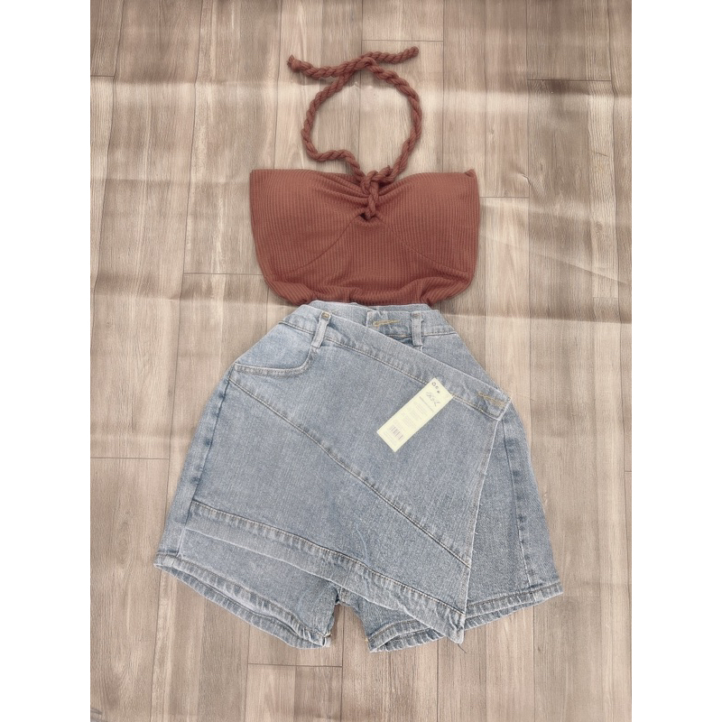 Set áo cổ yếm thắt bím có mút kèm quần váy jean xanh đắp chéo vải dày đẹp