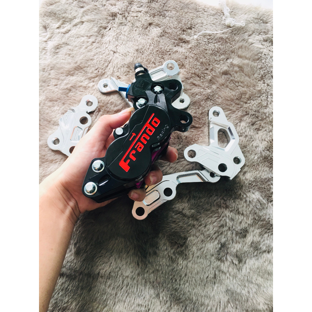 Heo Fanđo 4 Piston Màu đen bố hồng + Pát trước tất cả các dòng xe thông dụng