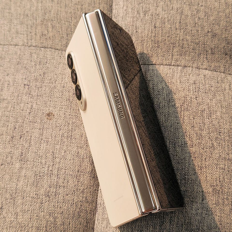 Điện thoại Samsung Galaxy Z Fold 4 5G  8GB/256GB - Hàng chính hãng Nguyên Seal - Bảo hành 12 tháng