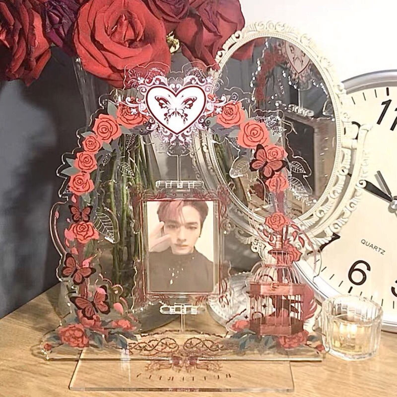 Standee frame xoay 360 ver "vườn hoa hồng"